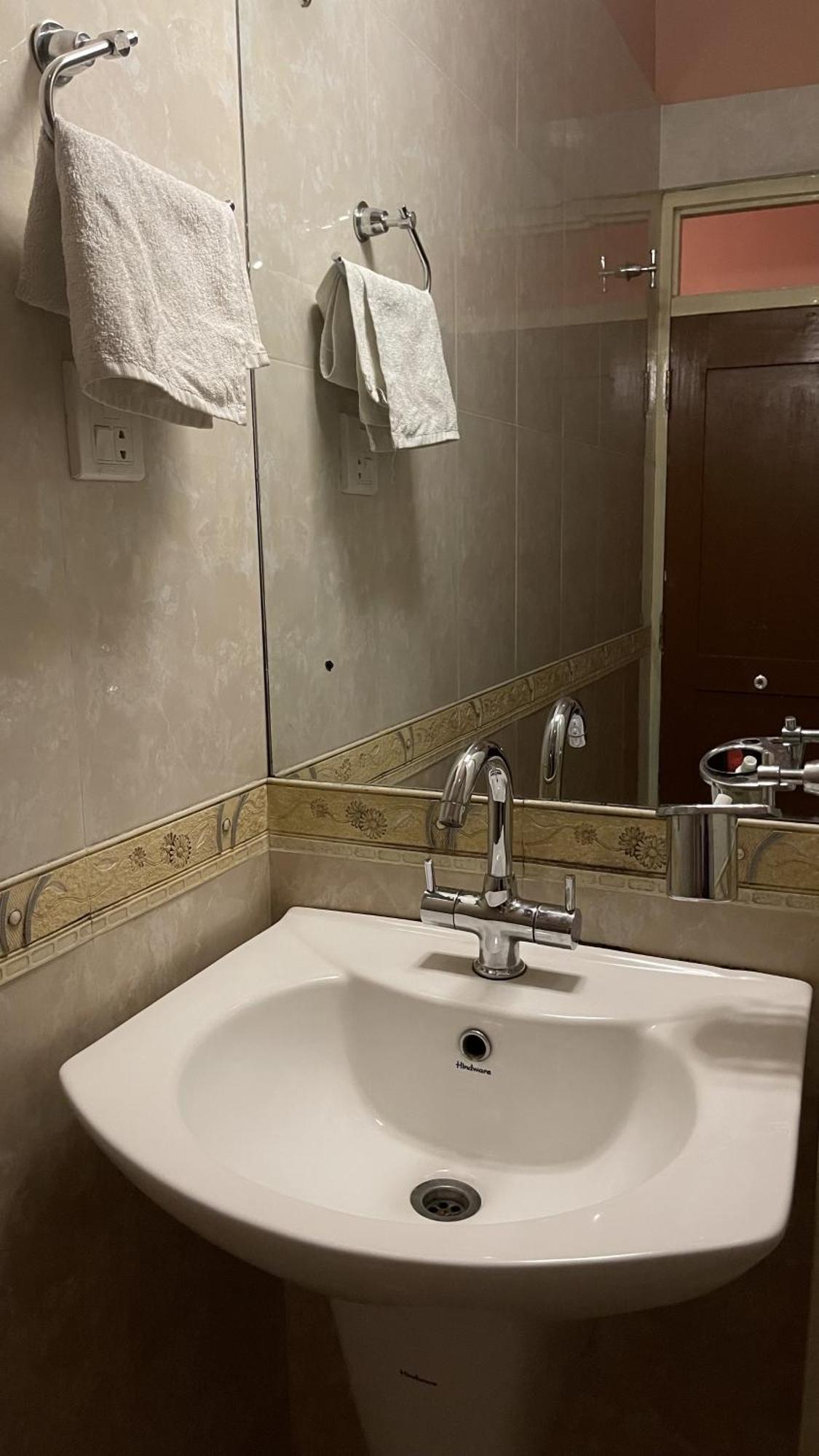 Hotel Valley View Inn 纳加阔特 外观 照片